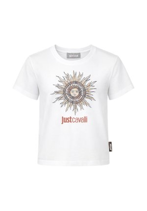 T-shirt bianca a maniche corte con un dettaglio di un volto solare e la scritta "Just Cavalli" stampata sotto la grafica sul davanti.