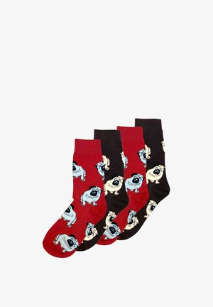 Drie paar sokken: één rood met witte en blauwe puggen, één bruin met witte puggen, en één effen rood. Gemaakt van zachte stof, halflange lengte.