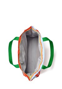 Borsa a tracolla arancione e azzurro chiaro con manici verdi e una cerniera gialla, che mostra un ampio interno grigio con una piccola tasca con cerniera.