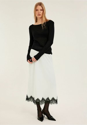 - Spódnica trapezowa