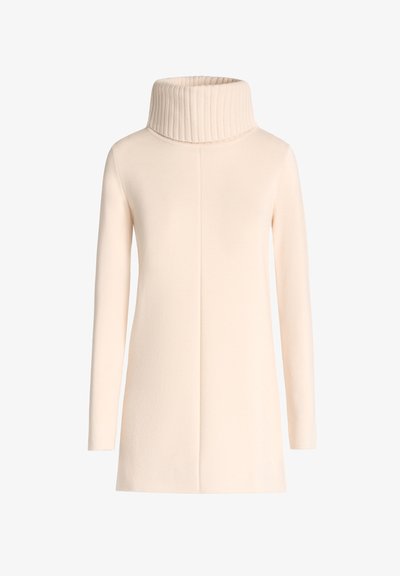 Pulover bej deschis cu guler înalt, cu nervuri. Dispune de mâneci lungi și o tullie dreaptă, realizat dintr-un material tricotat moale.