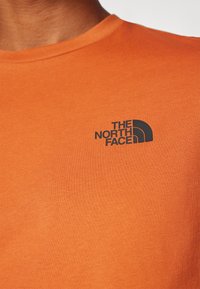 The North Face M SS SIMPLE DOME TEE - Sportovní tričko - earthen copper