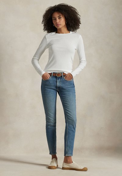 Polo Ralph Lauren MID RISE SUPER SLIM JEAN - Testhezálló fazon - antares wash