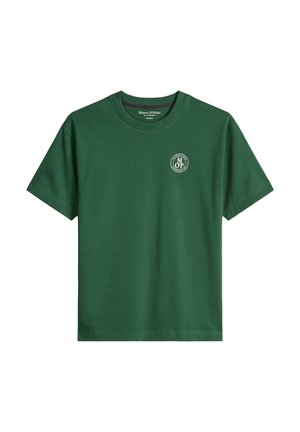 T-shirt vert à manches courtes et col rond avec un petit logo circulaire blanc Marc O'Polo sur la poitrine gauche.