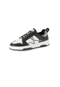 Sneaker in bianco e nero con tomaia in pelle testurizzata, dettagli a contrasto, collo imbottito e suola in gomma con motivi antiscivolo.