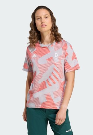 TEAM D ALLOVER PRINTED - Sport T-shirt - glory grey   semi lucid red
