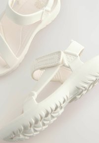Next REGULAR FIT - TOUCH AND CLOSE FASTENING TREKKER - Vaellussandaalit - bone white