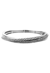 Zilverkleurige armband met een gedraaid touwontwerp, gladde afwerking en kralenaccenten. Strakke, ovale vorm met een gepolijste oppervlakte voor glans.