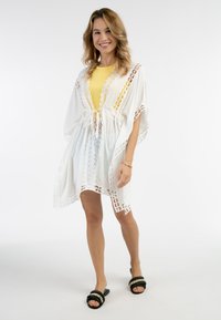 IZIA KIMONO MIT LOCHSPITZE MAHISHA - Ranta-asusteet - wollweiss
