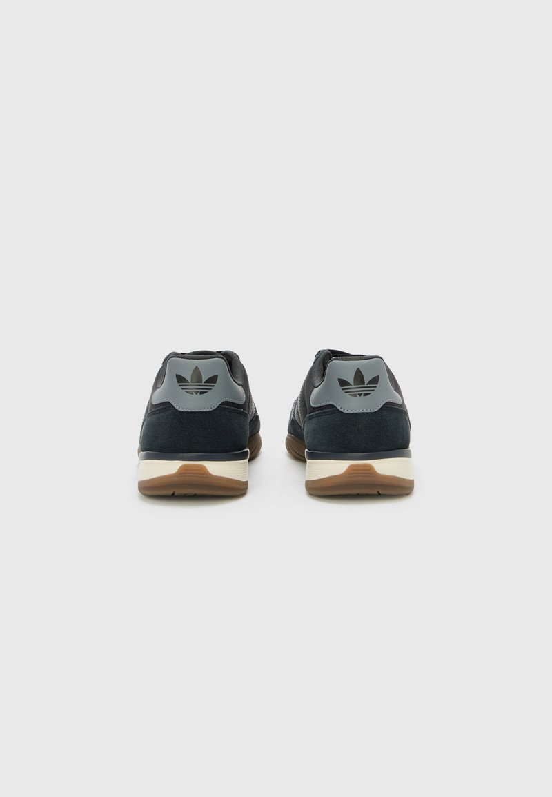 adidas Originals GAZELLE SALA UNISEX - Sneaker low - core black/grey three/gum