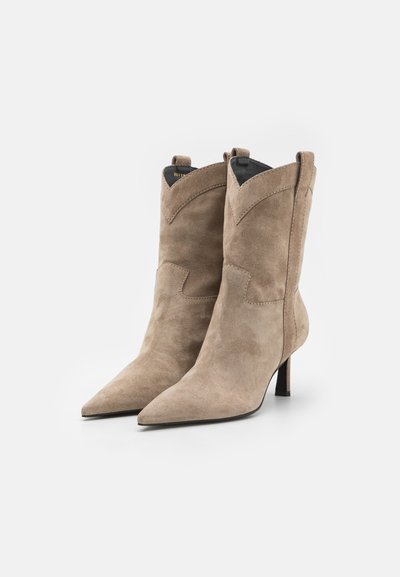 Sergio Rossi BOOTIE - Cowboy/biker ankle boot - taupe