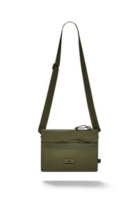 Borsa a tracolla verde oliva in tessuto con chiusura zip, tasca frontale, tracolla regolabile e toppe con logo sulla parte anteriore.