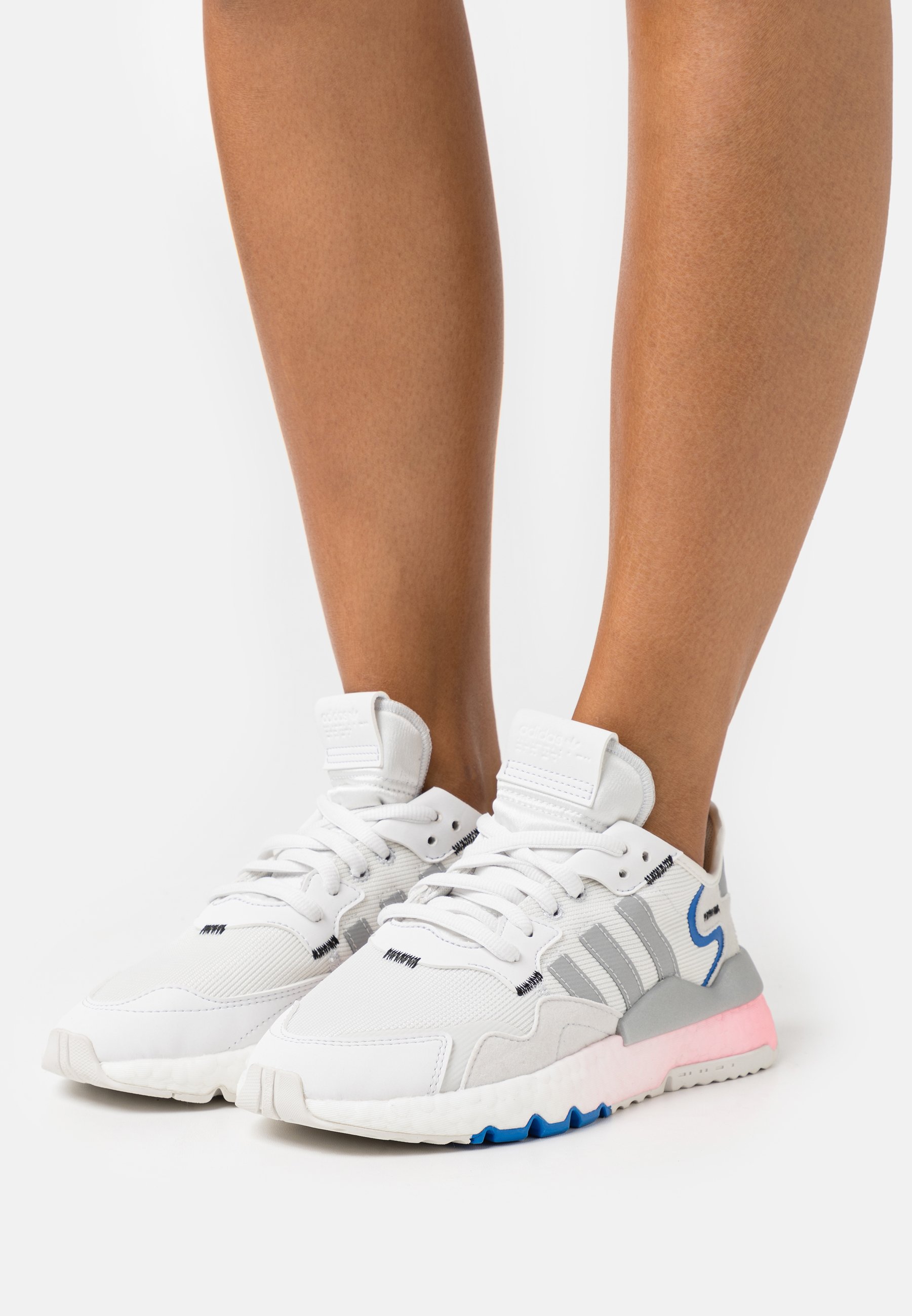 compañerismo condado Parecer adidas Originals NITE JOGGER - Trainers - crystal white/silver metallic/glory blue/white - Zalando.co.uk compañerismo condado Parecer adidas Originals NITE JOGGER - Trainers - crystal white/silver metallic/glory blue/white - Zalando.co.uk