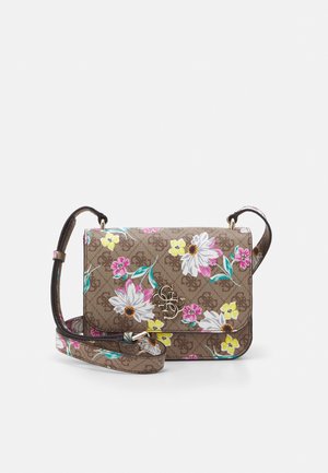 Sac bandoulière marron avec motif floral coloré, sangle réglable et logo doré entrelacé sur le rabat avant.