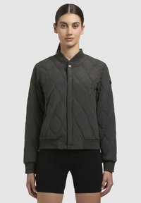 Gequilted bomberjack in donkergroen, met een drukknoopsluiting, ribgebreide manchetten en een taillering. Glad stof met een gestructureerd ruitpatroon.