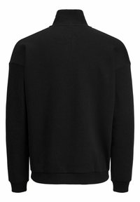 Pull noir à manches longues avec col montant et poignets et ourlet côtelés, vu de dos sur fond blanc.