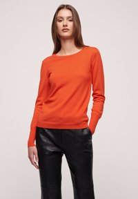 Atlasīts, arancio