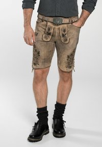 Helle braune Lederhosen mit gestickten Blumenmustern, ausgestattet mit zwei vorderen Taschen und einem Gürtel mit einer detaillierten Schnalle.