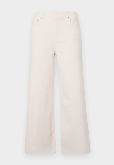 Φαρδιά γκρι παντελόνια από τζιν με ψηλή μέση, πέντε τσέπες και κεντρικό κλείσιμο με κουμπί. Λείο υλικό, ελάχιστες ραφές.