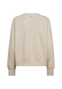 Felpa beige dal taglio morbido, con polsini e orlo a costine, e un piccolo logo sulla parte posteriore del collo. Tessuto morbido con una texture liscia.