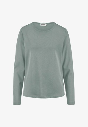 Langärmeliges Rundhalshemd in gedämpftem Salbeigrün, aus weichem Baumwollstoff, mit geradem Saum und einfachen Steppnähten.
