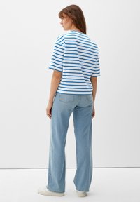 s.Oliver MIT STREIFEN - T-Shirt print - royalblau