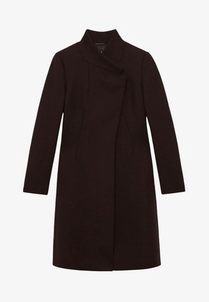Ilgas, tamsiai rudas paltas, pagamintas iš tekstūrinės medžiagos. Turi šaliką primenantį apykaklę, ilgus rankoves ir šonines kišenes. Minimalistinis dizainas.
