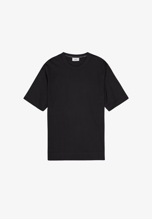 T-shirt nera a maniche corte in cotone. Presenta un colletto girocollo e una linea dritta. Nessun motivo o grafica visibile. Texture liscia.