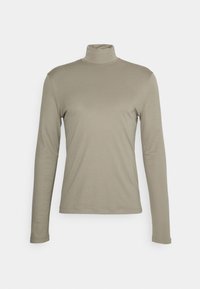 Maglia a maniche lunghe con colletto alto in tessuto morbido ed elastico. Presenta un design aderente e un colore verde oliva tenue. Texture liscia, senza motivi visibili.