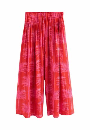 Culotte leggere rosse con vita elastica, caratterizzate da un motivo botanico rosa. Design fluido con gambe larghe e una sottile texture.