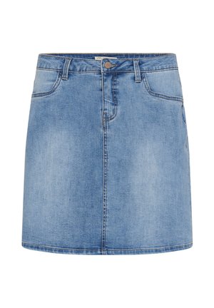 Svetlo modra jeans mini krilo z zankami za pas, sprednjim gumbom in žepi, prikazano na belem ozadju.