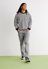 Volcom MODOWN - Relaxed fit -farkut - true vintage black