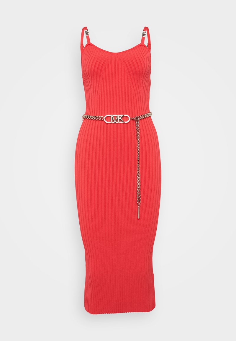 Rotes, geripptes Midikleid mit dünnen Trägern, ausgestattet mit einem Metallkettengürtel mit Logo-Detail. Glatte Textur, figurbetonter Schnitt und Knöchellänge.
