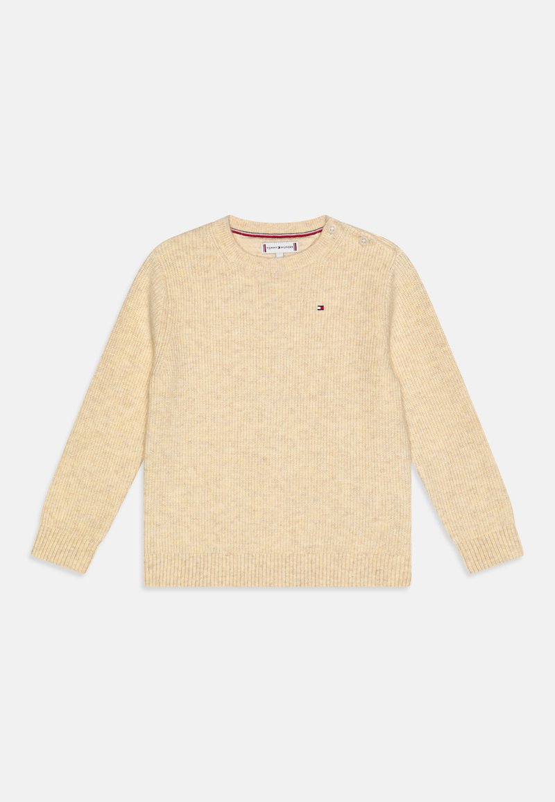 Geel geribbeld breisweater met een ronde hals, lange mouwen en twee knopen op de schouder. Beschikt over een klein logo op de borst.