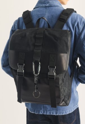 Dr. Martens, UTILITY BACKPACK UNISEX - Batoh - black waxed