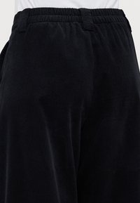 ONLY Tall ONLSVEA NESSA CORD WIDE  - Bukse - black