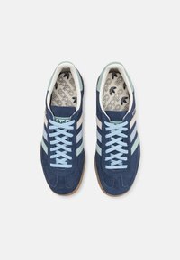 adidas Originals HANDBALL SPEZIAL - Tenisky - night indigo/hazy green/clear sky