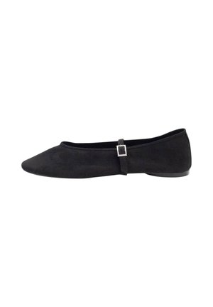Bailarina de ante negra con punta redondeada, diseño minimalista y una pequeña correa decorativa con hebilla a lo largo del empeine.