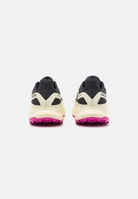 Salomon ULTRA FLOW - Laufschuh Trail - black/transparent yellow/rose violet