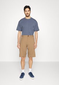 Tommy Hilfiger HARLEM - Shorts - classic khaki