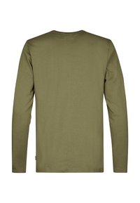 T-shirt a maniche lunghe verde oliva, colletto girocollo, in morbido cotone, design semplice, orlo dritto, senza motivi o dettagli visibili.