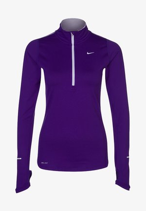 Fioletowy sportowy top z długim rękawem, z zamkiem na ćwiartkę z przodu, otworami na kciuki na rękawach oraz małym białym logo Nike na piersi.