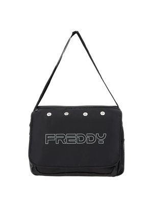 Bolsa de nylon negra con correa ajustable, presenta un gran logo de "FREDDY", cuatro botones de presión plateados y un cierre con cremallera.