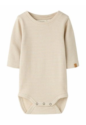Beżowy body niemowlęcy z długim rękawem, ozdobione delikatnymi poziomymi paskami, z okrągłym dekoltem oraz trzema zatrzaskami na kroku do zapinania.