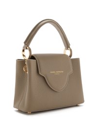 Sac à main structuré en cuir texturé vert-gris. Il dispose d'une poignée supérieure, d'accents en métal doré et d'une fermeture à rabat. Base carrée.