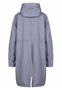Jasnoszara, długa kurtka z kapturem o luźnym kroju, z bocznymi rozcięciami oraz elastycznymi akcentami w talii i przy mankietach. Gładki, wodoodporny materiał.