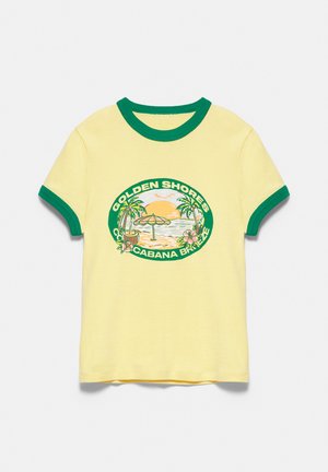 PULL&BEAR, COPACABANA GRAPHIC - T-SHIRT - T-shirt imprimé - yellow
