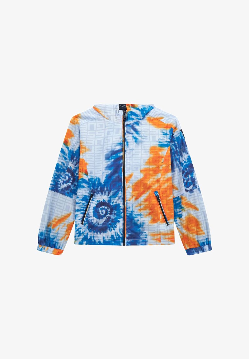 Hooded jack met een blauw, oranje en witte tie-dye patroon, voorzien van een voorkant met rits en twee zijzakken met zwarte accenten.