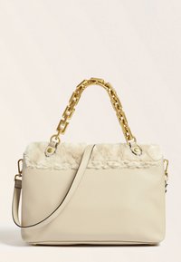 Beige struktureret håndtaske med top af imiteret pels, guldkædehåndtag og justerbar rem. Glat lædertekstur med lynlås.