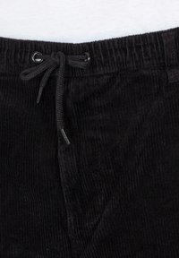 Unselected, black cord